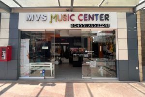 MVS Music Center en Juriquilla con salones acústicos y tienda de instrumentos musicales