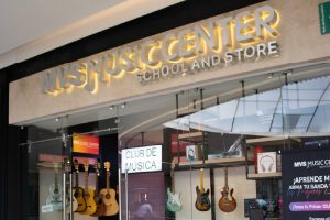 Pabellón Bosques de MVS Music Center con instrumentos y salones especializados.