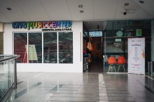 MVS Music Center Zentrika Santa Fe con clases de guitarra, piano, batería