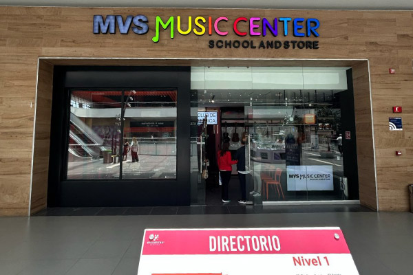 MVS Music Center en Lindavista con tienda y escuela de música para todas las edades.
